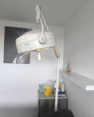 Lampada scialitica studio medico