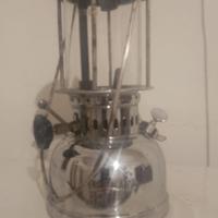 Lanterna a petrolio antica