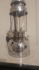 Lanterna a petrolio antica