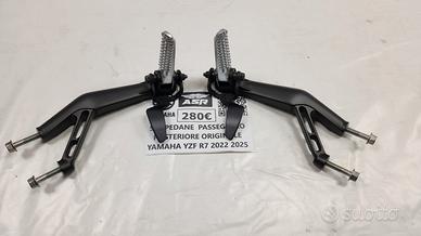 SET PEDANE PASSEGGERO POSTERIORE ORIGINALE YAMAHA 