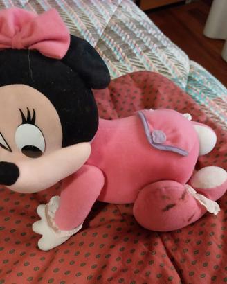 Pupazzo Minnie che gattona