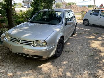 Golf  serie 4 con cambio  automatico