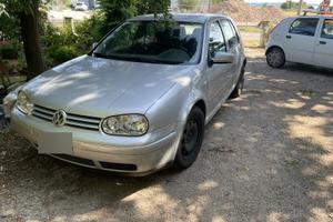 Golf  serie 4 con cambio  automatico