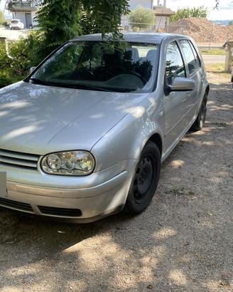 Golf  serie 4 con cambio  automatico