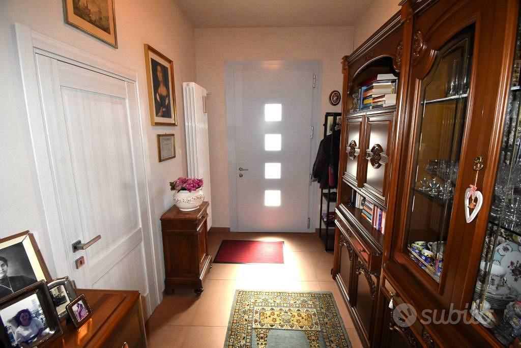 Villa di 207 m² con 5 locali e box auto a Guastall - Vista 5