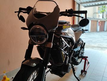 Husqvarna svartpilen 401