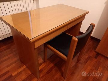 Scrivania in legno