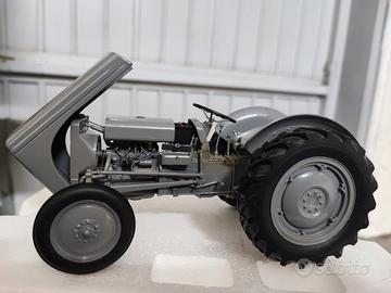 Modellino trattore da collezione 