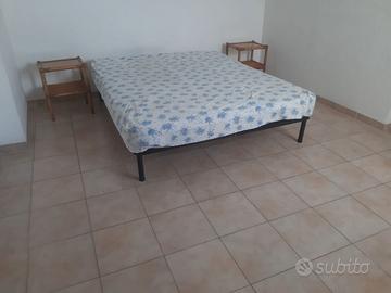 Materasso matrimoniale con rete