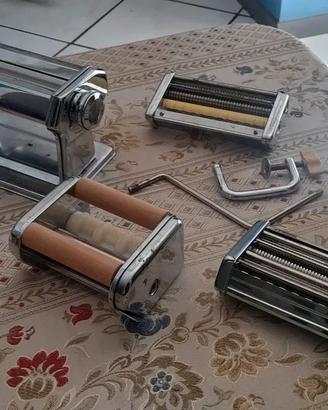Set di macchine per la pasta fatte in casa