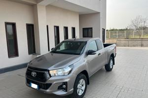TOYOTA HILUX 2.4D-4WD EXECUTIVE