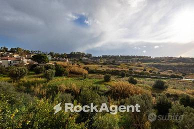 IMMOBILE DI AMPIA METRATURA CON INGRESSO INDIPENDE