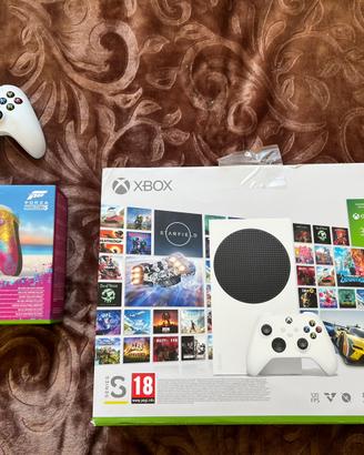 X-Box Serie S 512Gb+ Staz.  di ricarica + Pad