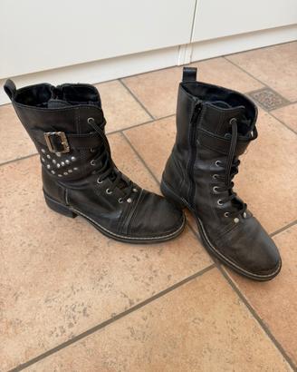 Anfibi Bimba Neri  in buone condizioni N 32.