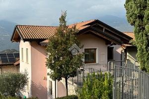 CASA SEMINDIPENDENTE A BIENNO