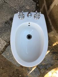 Bidet bianco in ceramica