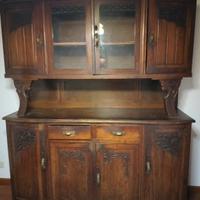 credenza in legno con vetrina 