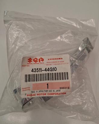 SUZUKI Poggiapiedi Anteriore Sinistro 43511-44G10-