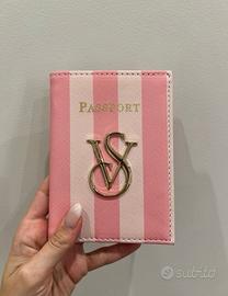 Custodia per passaporto Victoria’s Secret