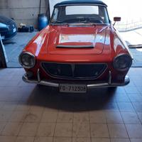 Macchina d'epoca fiat 1200 cabriolet
