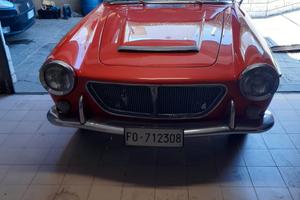 Macchina d'epoca fiat 1200 cabriolet