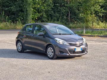 Toyota Yaris 1.0 5 porte Lounge CV-69 E5B Manuale 