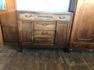 Credenza antica in legno massello