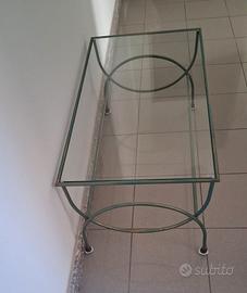 Tavolino in vetro temperato e in ferro battuto