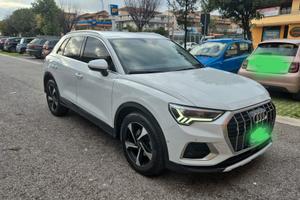 audi q3 anno 2022 cv150 business Advance 