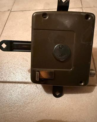 Serratura di sicurezza ad H marca CISA