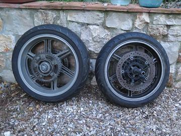 RUOTE MOTO 120/70 E 160/60 ZR17 COMPLETE DI DISCHI