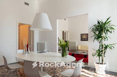 AMPIO QUADRILOCALE IN EX TEATRO