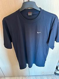 T-shirt Nike swoosh retrò vintage anni 90