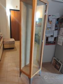 Mobile con 3 ripiani 