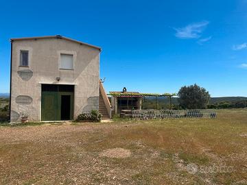 Casa agricola con terreno panoramico