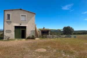Casa agricola con terreno panoramico