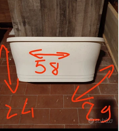 Vaso da appoggio a cavallo della ringhiera Elho.