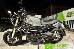 BENELLI Leoncino 800 .