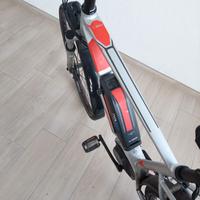 Bicicletta con pedalata assistita