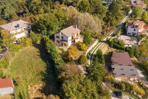 Villa di 218 m² con più di 5 locali e box auto a L
