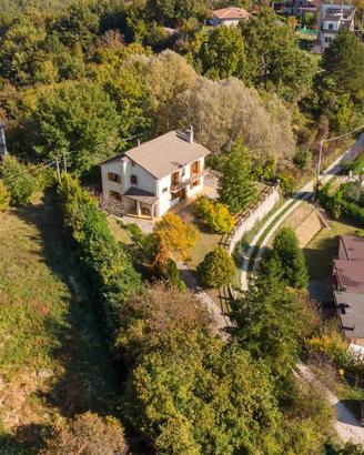 Villa di 218 m² con più di 5 locali e box auto a L