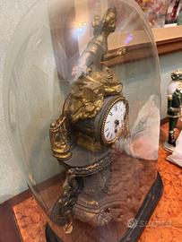 Antico orologio da tavolo