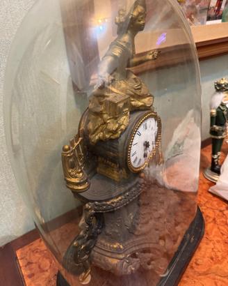 Antico orologio da tavolo