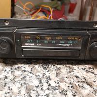 AUTORADIO AUTOVOX CON FM ESTRAIBILE FUNZIONANTE .