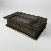 Antica scatolina porta gioielli in legno scolpito