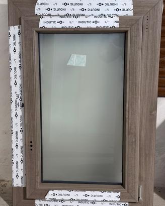 Finestra un’anta in pvc effetto legno