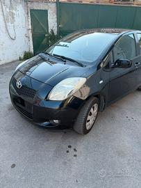 Toyota yaris 1.0 benzina