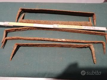 Morsetti per trave di costruzione vecchio in ferro