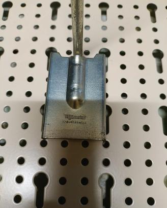 GANCI PER PANNELLI FORATI