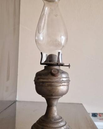 Lampada ad olio vintage in ottone e vetro soffiato